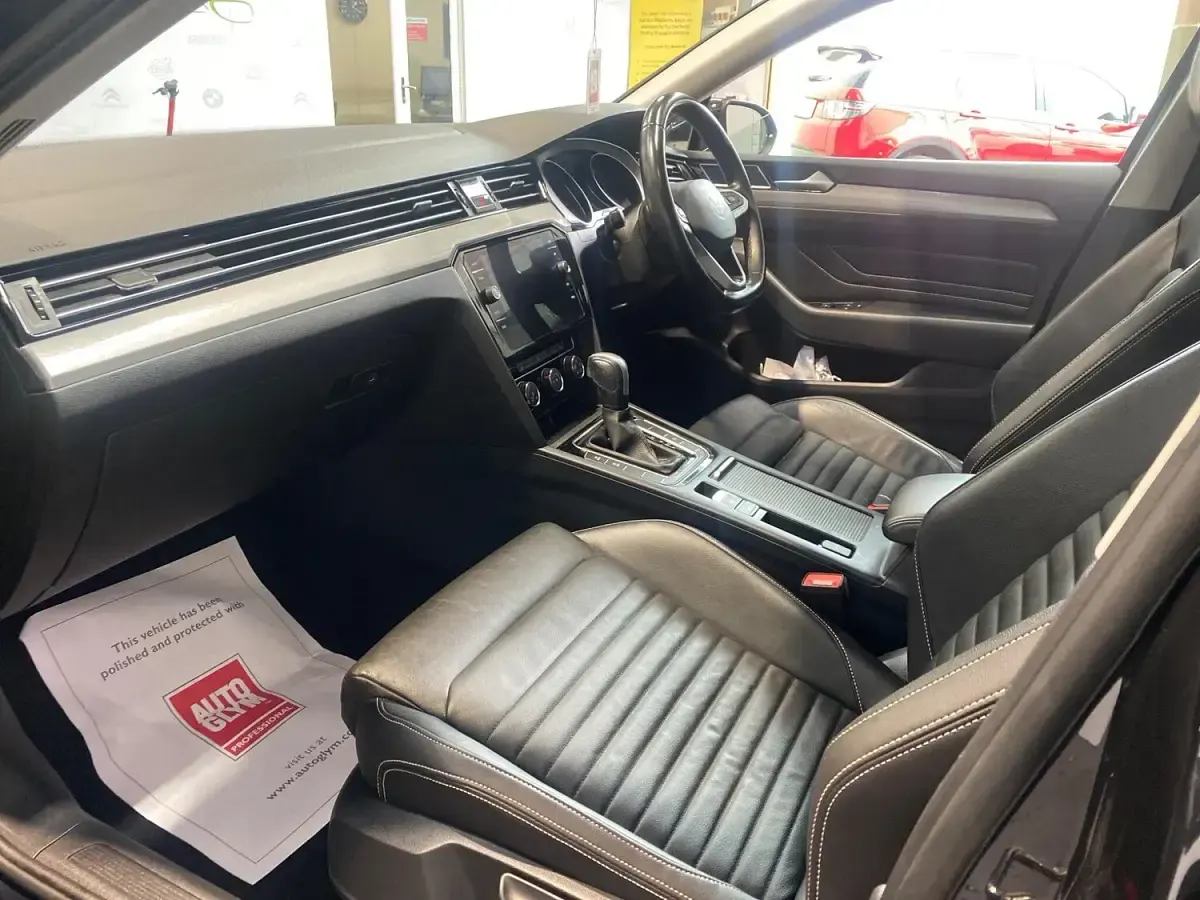 Used VW Passat SEL 150 HP (110 kW) 2022 Black Estate