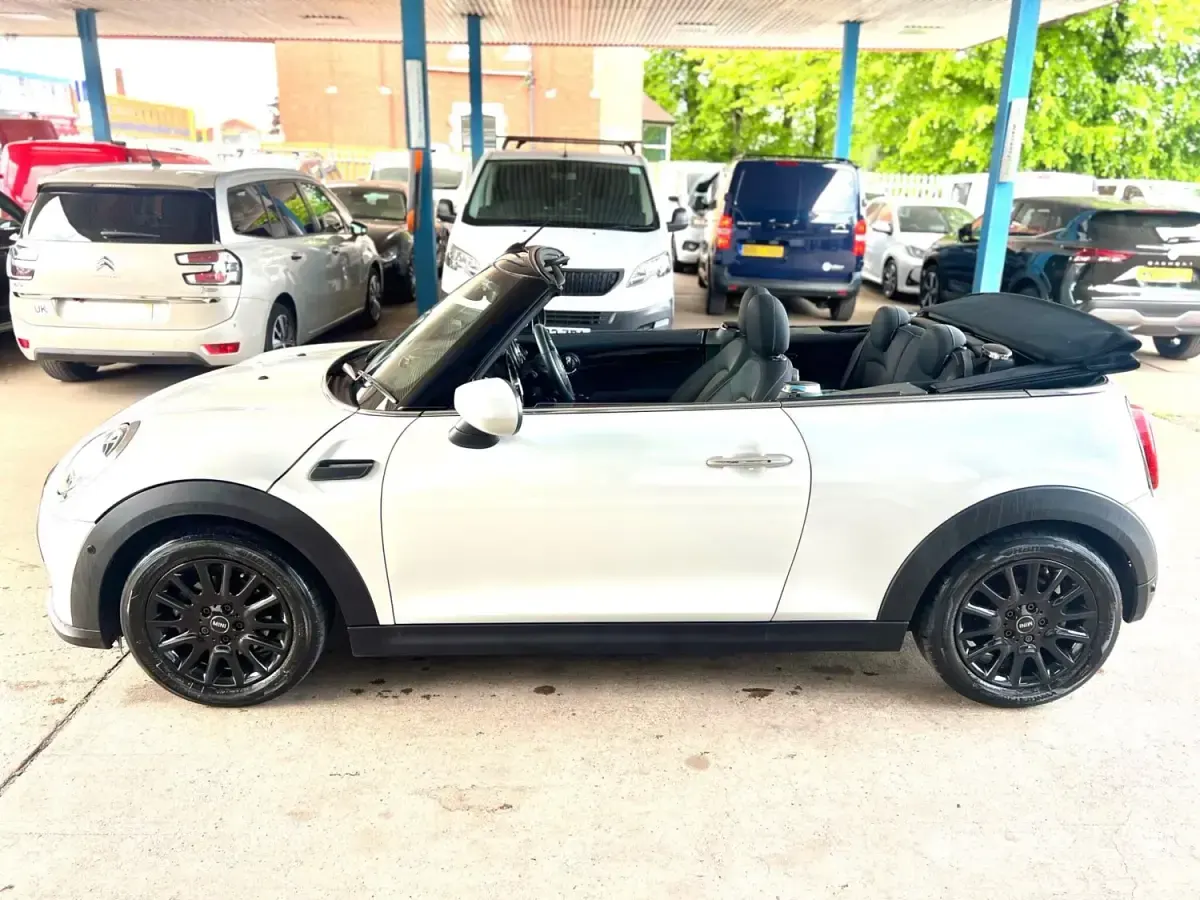 Używany Mini Cooper Cabriolet Classic 2022 Srebrny Kabriolet