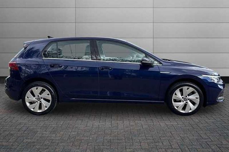 Used VW Golf VIII Style 130 HP (95 kW) 2022 Atlantic blue Hatchback