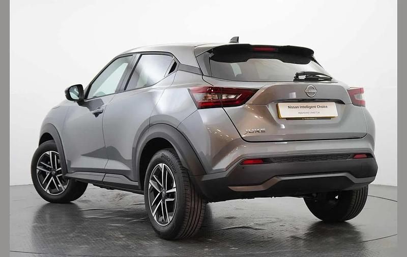 Used Nissan Juke N-Connecta 112 HP (82 kW) 2024 Grey SUV