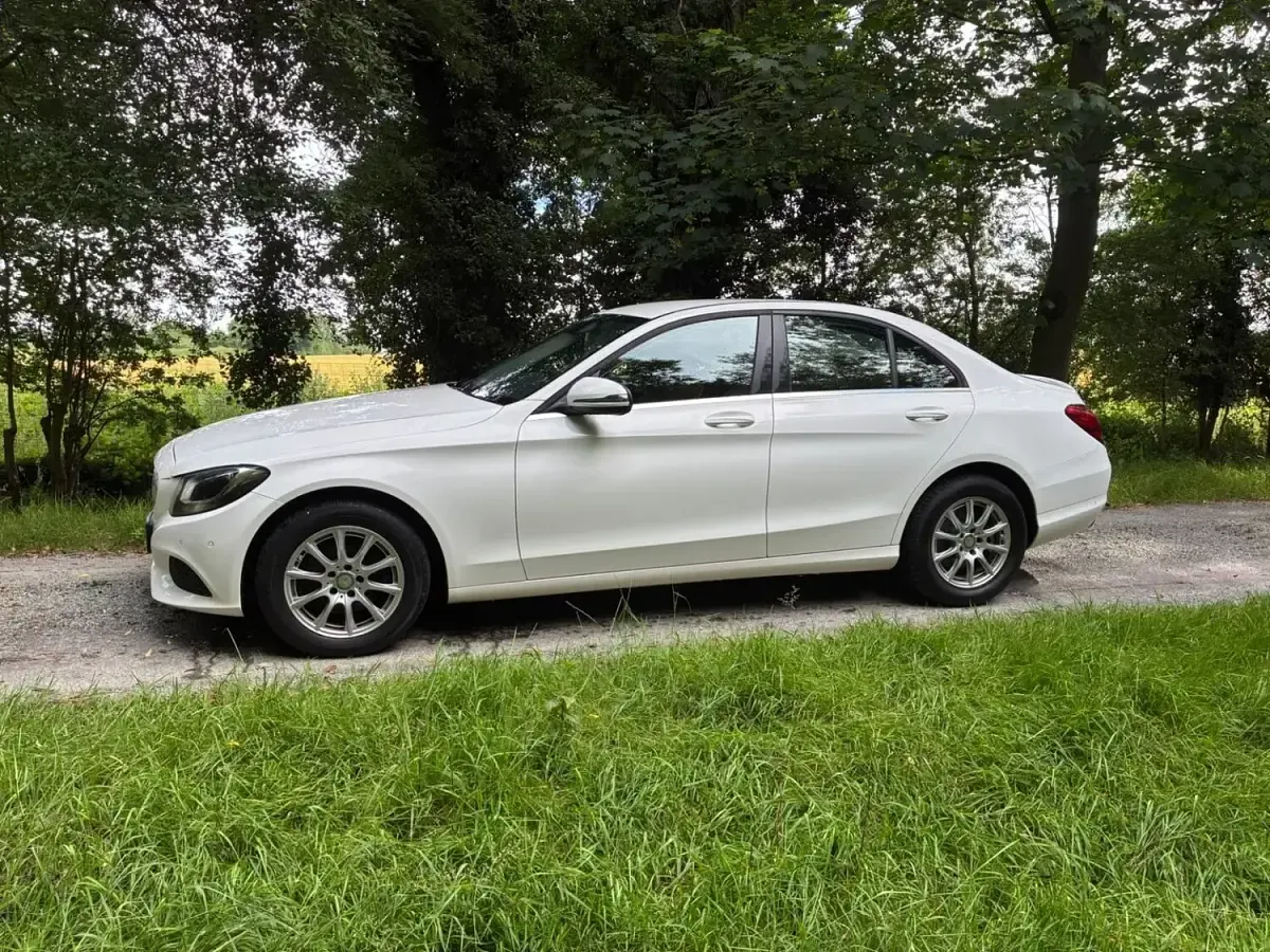 Used Mercedes C220 SE 2016 White Sedan