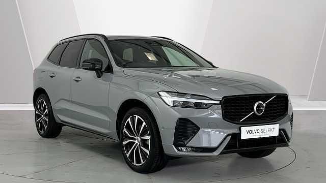 Usado Volvo XC60 Plus 247 HP (181 kW) 2025 Cinzento SUV