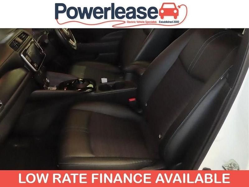 Used Nissan Leaf N-Connecta 110 kW (150 HP) 2019 White Hatchback