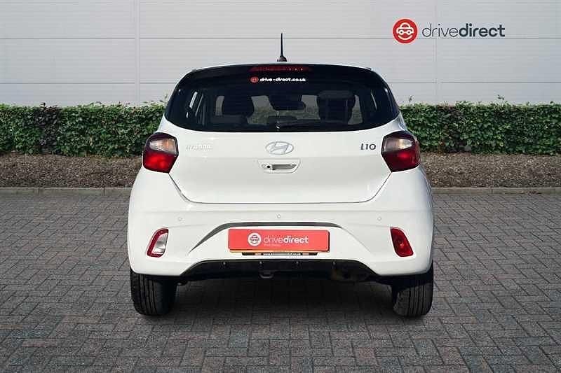 Used Hyundai i10 Advanced 63 HP (46 kW) 2024 White Hatchback