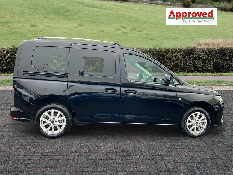 Used Ford Tourneo Connect Titanium 122 HP (89 kW) 2023 Black MPV