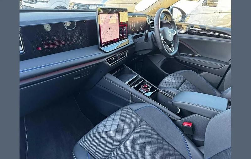 Used VW Tiguan R-line 147 HP (108 kW) 2025 Silver SUV