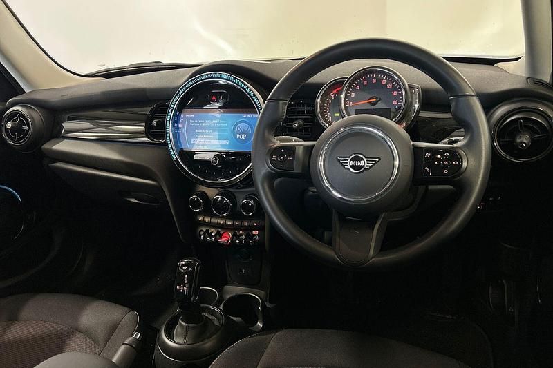 Used Mini Cooper Classic 134 HP (98 kW) 2022 Yellow Hatchback