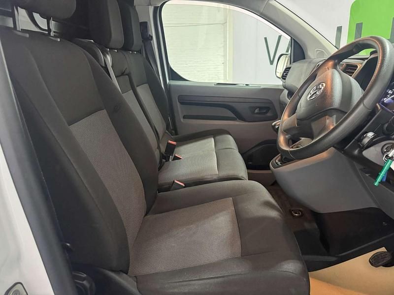 Used Vauxhall Vivaro Sportive 100 HP (73 kW) 2022 White MPV