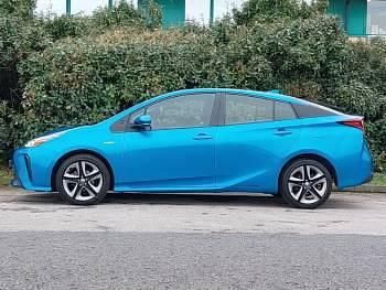 Used Toyota Prius 122 HP (89 kW) 2020 Blue Hatchback