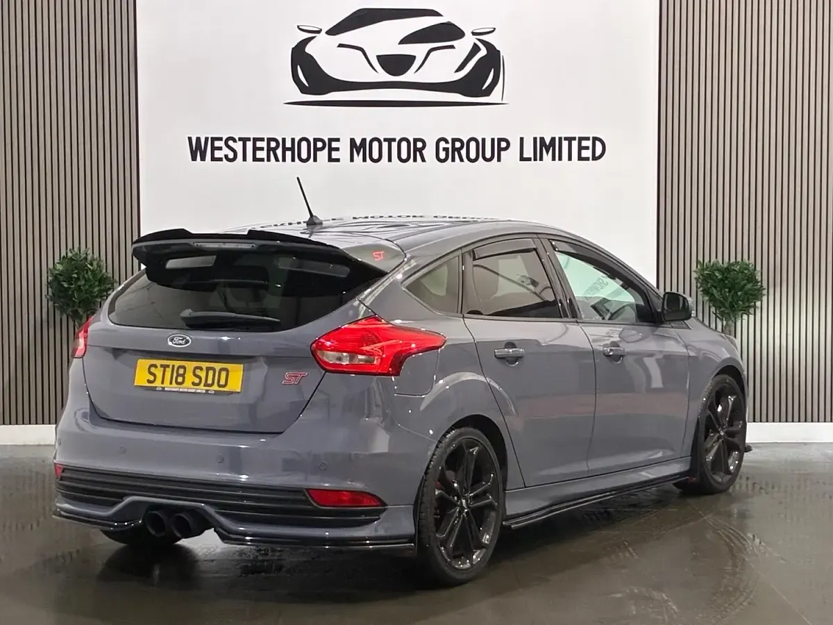 Used Ford Focus ST 185 HP (136 kW) 2018 Grey Hatchback