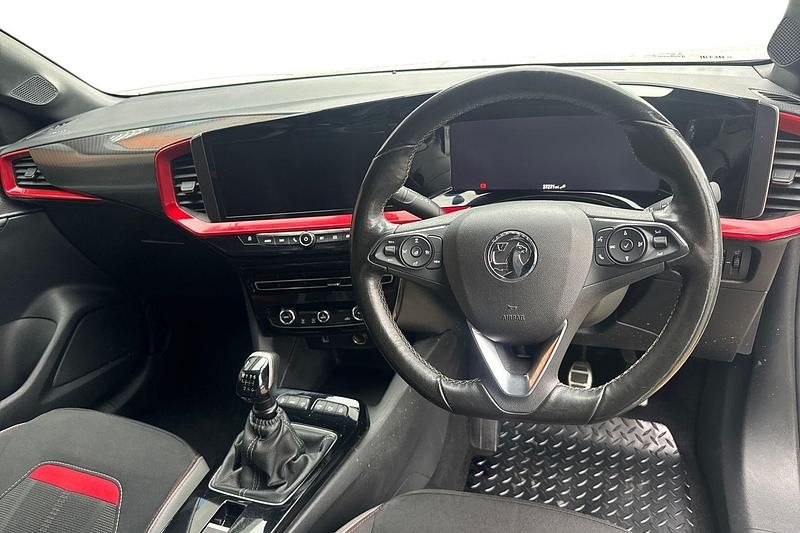 Used Vauxhall Mokka SRi 130 HP (95 kW) 2022 White SUV