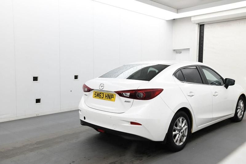 Begagnad Mazda 3 165 HK (121 kW) 2014 Vit Sedan