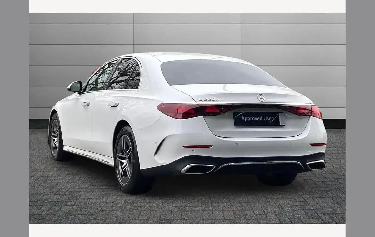 Usado Mercedes E220 AMG line 194 HP (142 kW) 2025 Branco Sedan