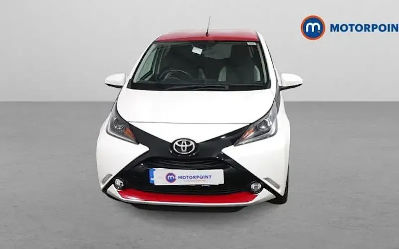 Begagnad Toyota Aygo x-press 69 HK (50 kW) 2018 Vit Halvkombi