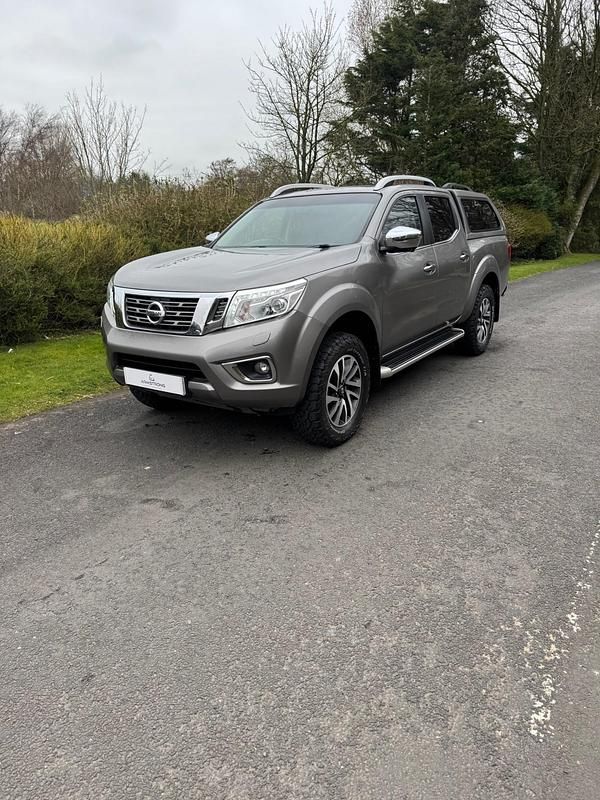 Used Nissan Navara Tekna 188 HP (138 kW) 2017 Grey Pickup