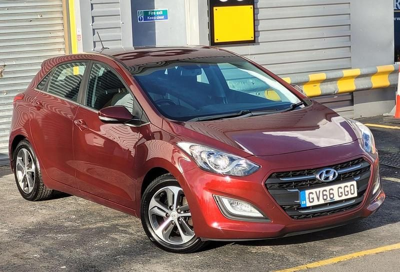 Red Used 2016 Hyundai i30 SE Hatchback | £5,499 (Fair price) - Image 1/4