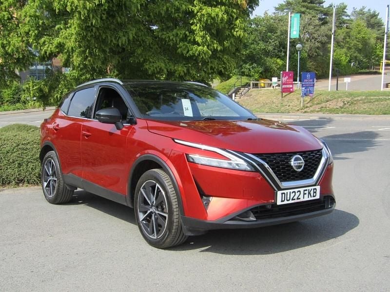 Fuji sunset red Used 2022 Nissan Qashqai Tekna SUV | £20,995 (Expensive) - Image 1/3
