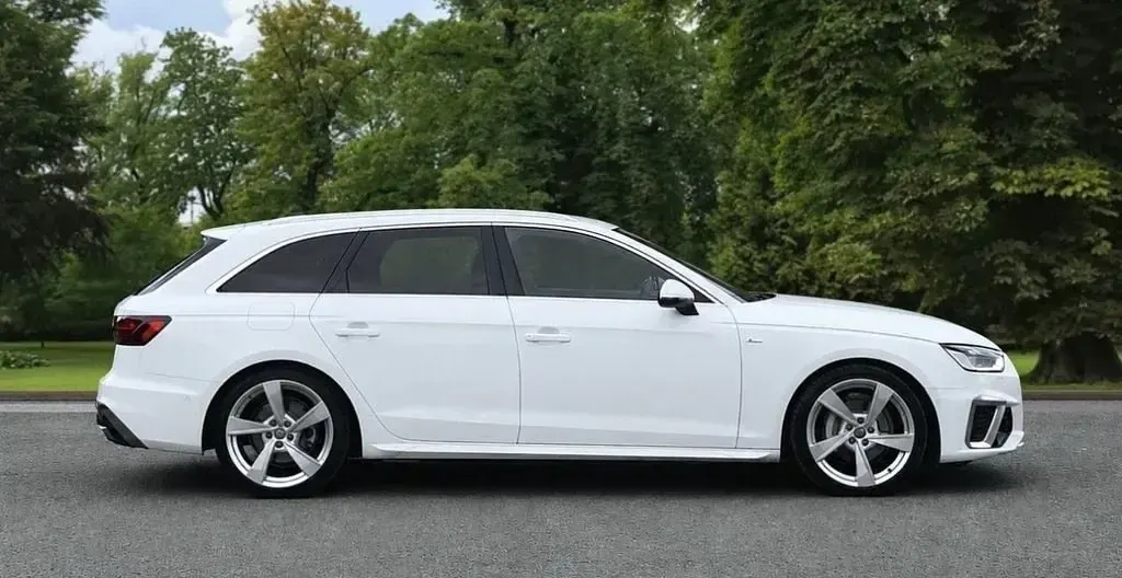 Używany Audi A4 S-Line 204 KM (150 kW) 2024 Biały Kombi