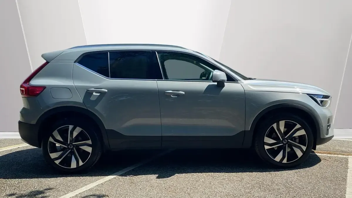 Used Volvo XC40 Ultra 163 HP (119 kW) 2025 Grey SUV