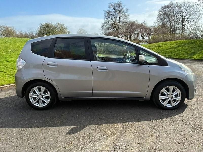 Used Honda Jazz Hybrid 102 HP (75 kW) 2012 Silver Hatchback