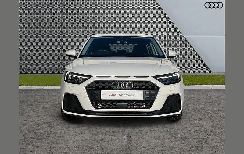 Used Audi A1 Sport 94 HP (69 kW) 2025 White SUV