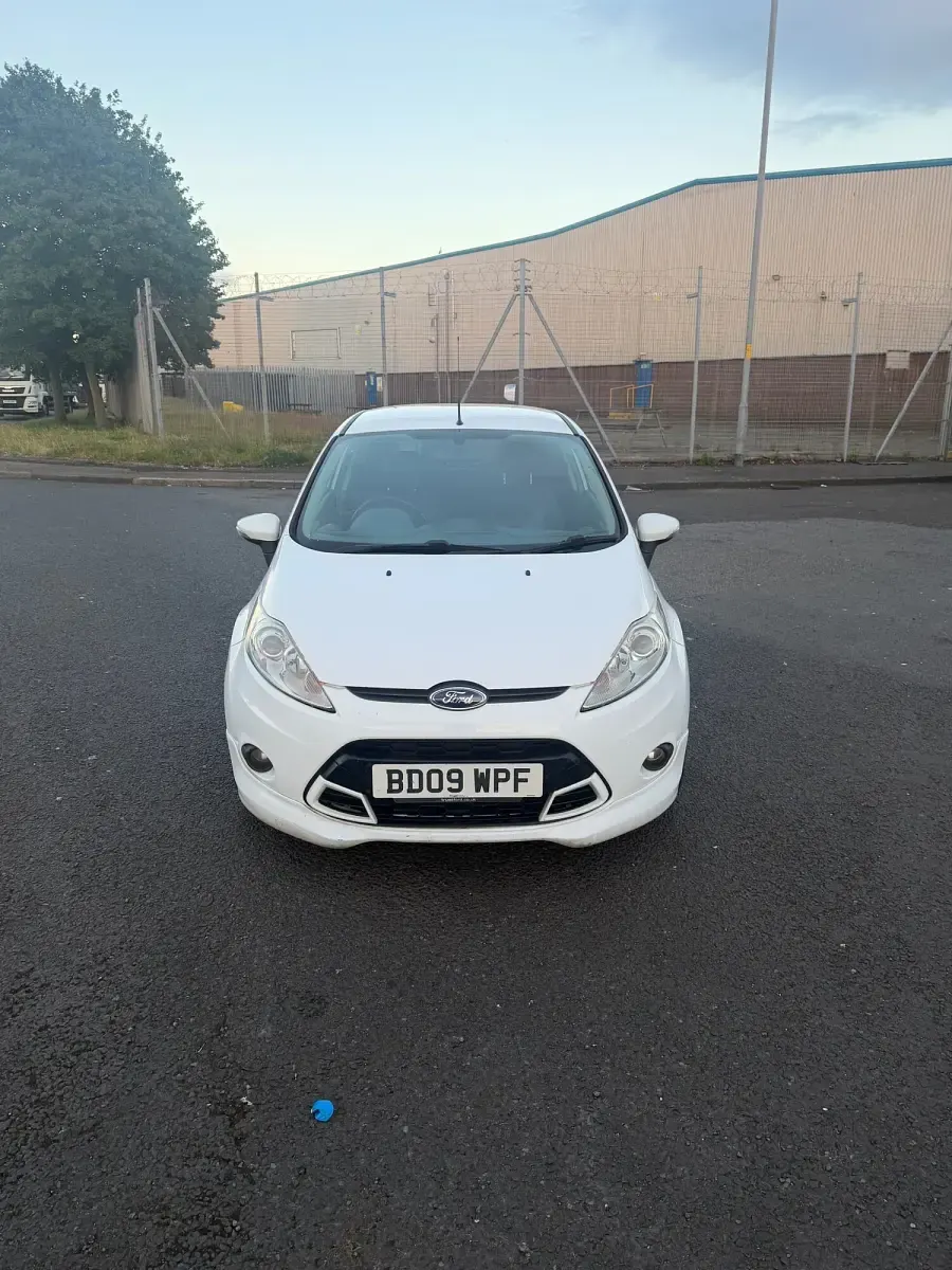 Used Ford Fiesta Zetec 2009 White Hatchback