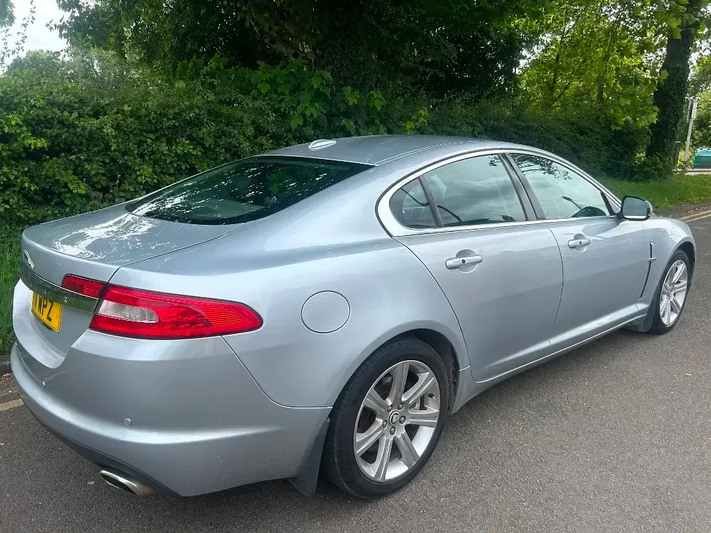 Used Jaguar XF Luxury 236 HP (173 kW) 2011 Silver Sedan