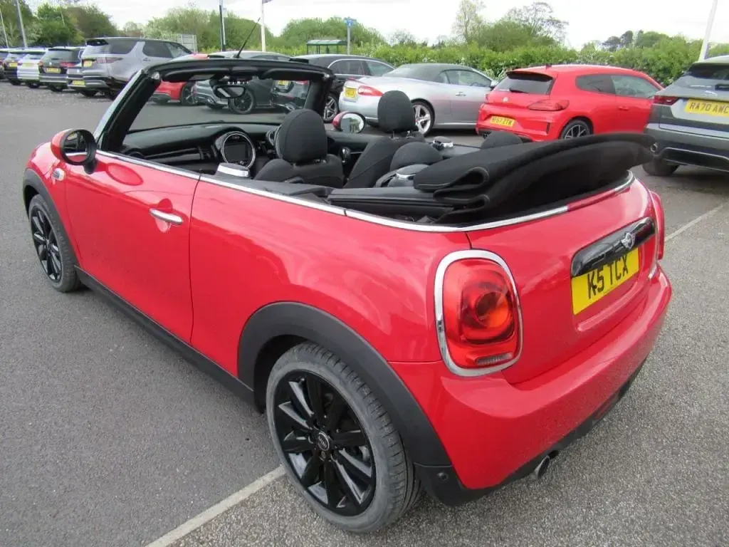 Używany Mini Cooper Cabriolet 2018 Czerwony Kabriolet