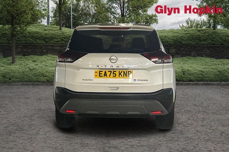 New Nissan X-Trail N-Connecta 2025 White SUV