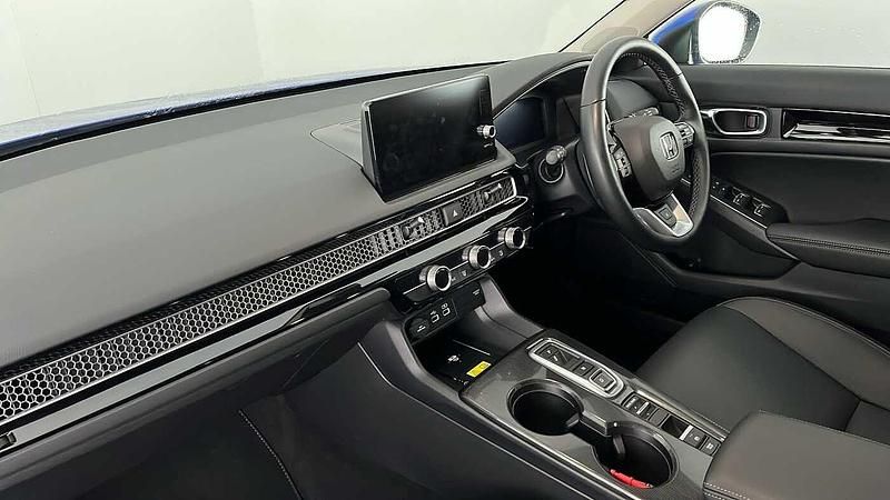 Used Honda Civic Advance 143 HP (105 kW) 2024 Premium plus paint crystal blue Hatchback