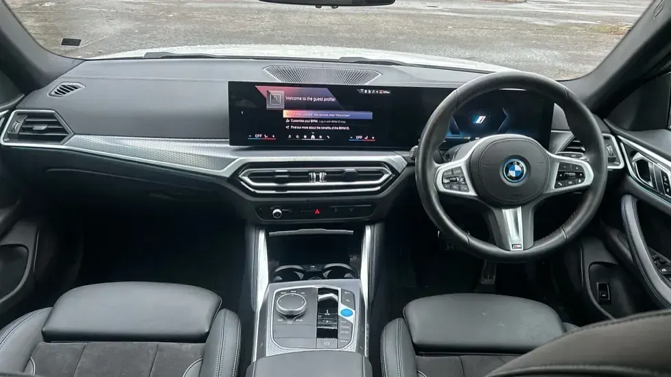 Używany BMW i4 M Sport 207 kW (282 KM) 2024 Biały Sedan/Limuzyna