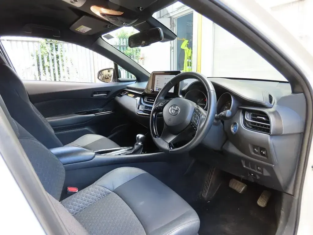 Used Toyota C-HR Design 122 HP (89 kW) 2023 White SUV
