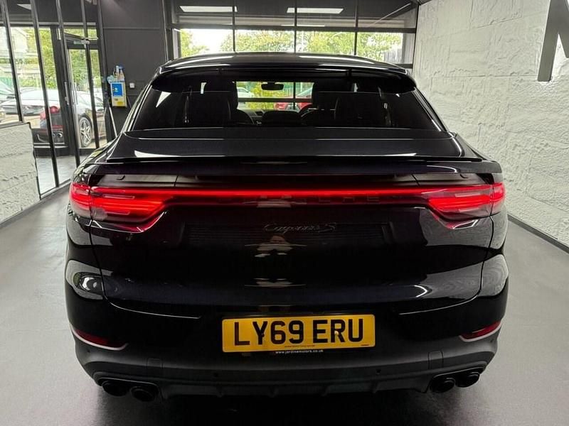 Used Porsche Cayenne 440 HP (323 kW) 2019 Black SUV