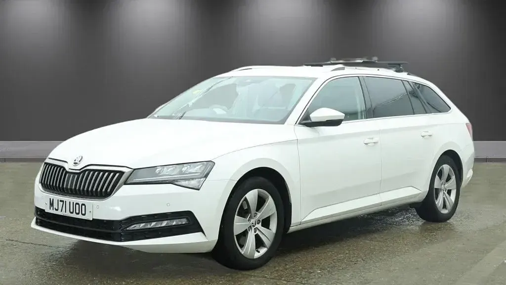 Used Skoda Superb SE Technology 150 HP (110 kW) 2021 White Estate