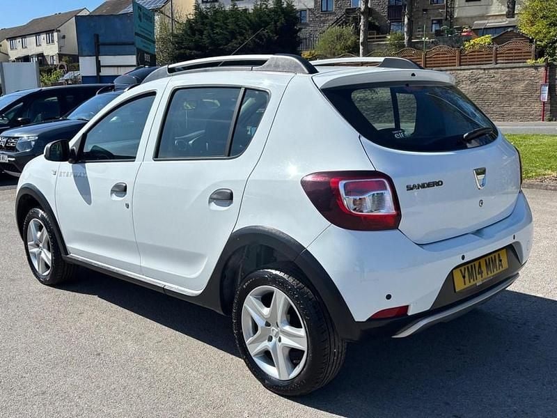 Used Dacia Sandero Lauréate 90 HP (66 kW) 2014 White Hatchback