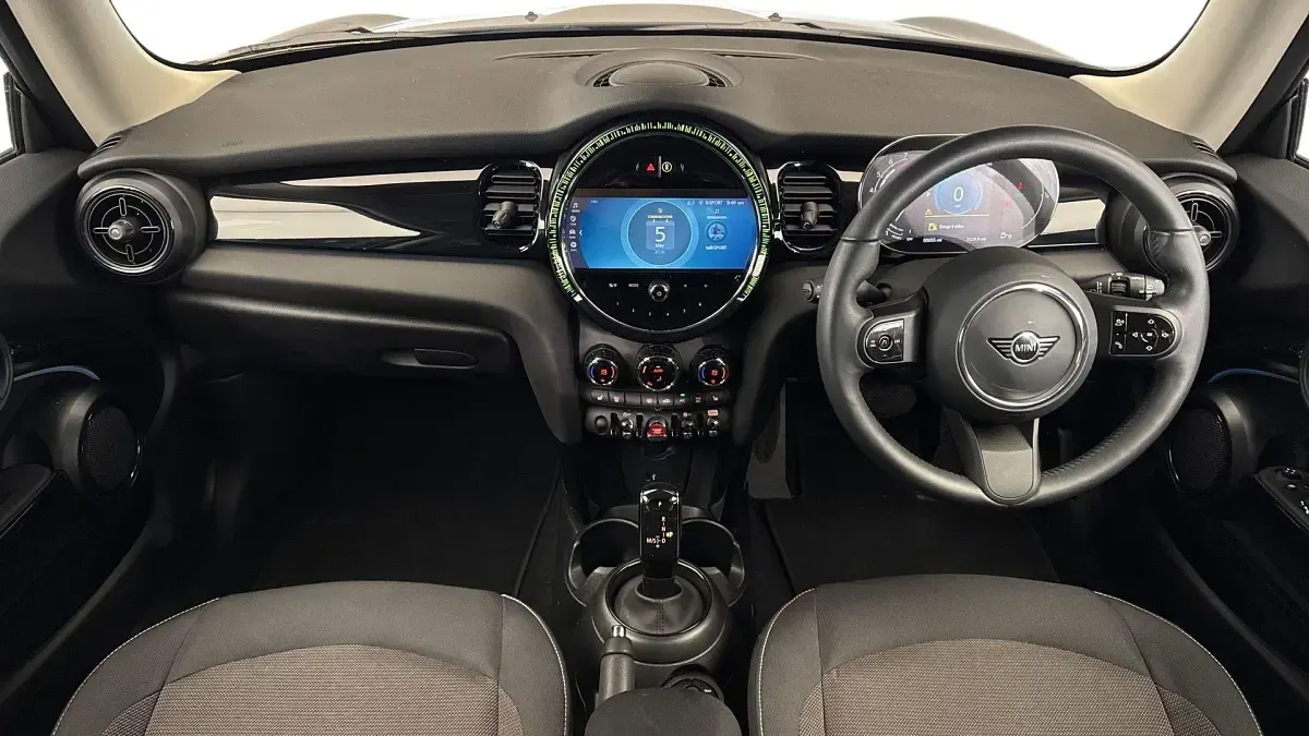 Used Mini Cooper Classic 134 HP (98 kW) 2023 Silver Hatchback