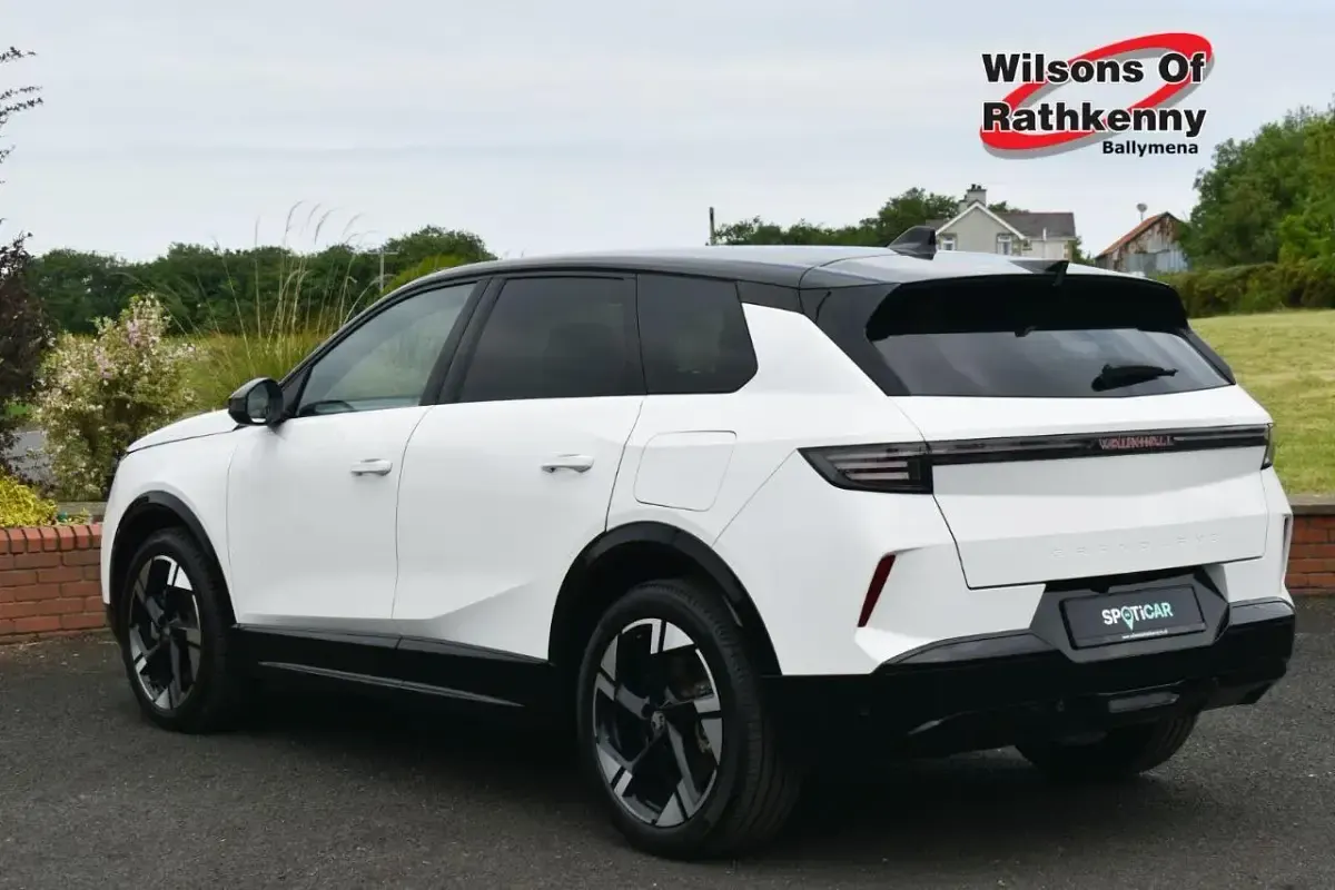 Used Vauxhall Grandland Ultimate 154 kW (210 HP) 2025 White SUV
