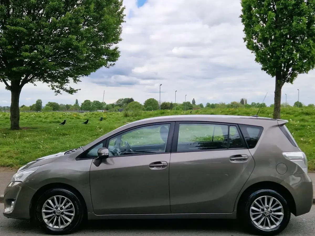 Used Toyota Verso 132 HP (97 kW) 2016 Bronze MPV