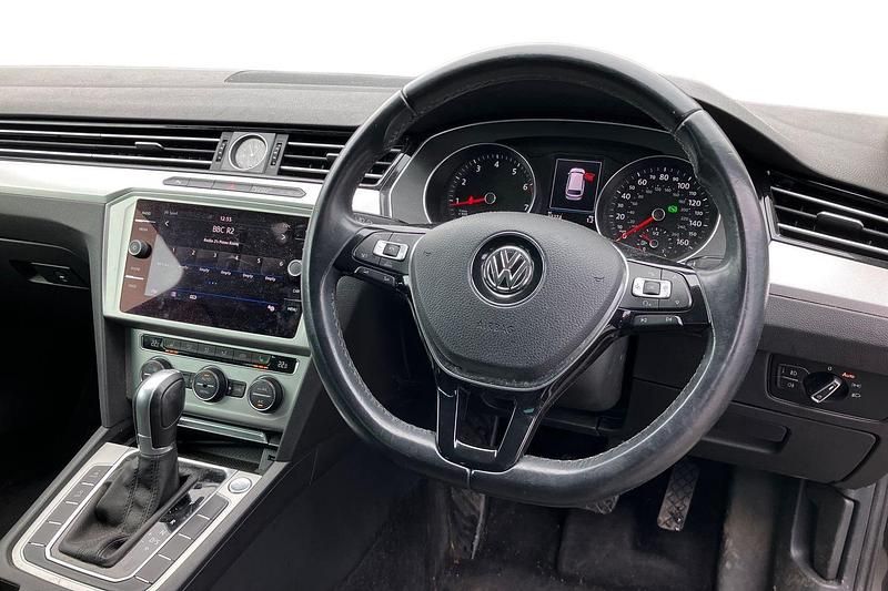 Used VW Passat Business 125 HP (91 kW) 2018 Grey Estate