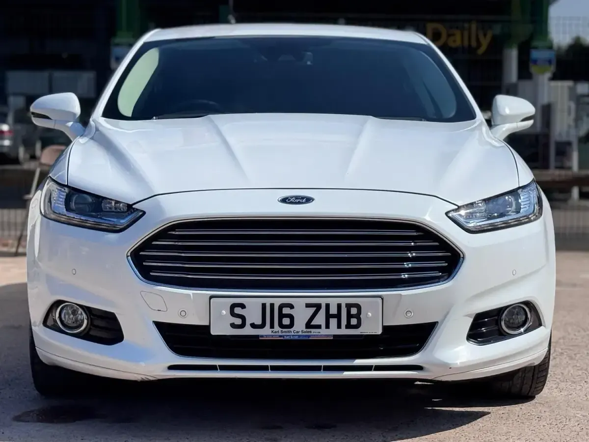 Used Ford Mondeo Titanium 150 HP (110 kW) 2016 White Hatchback