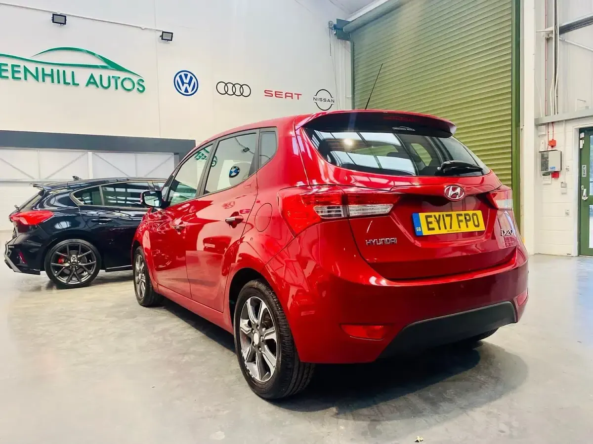 Used Hyundai ix20 SE 125 HP (91 kW) 2017 Red Hatchback