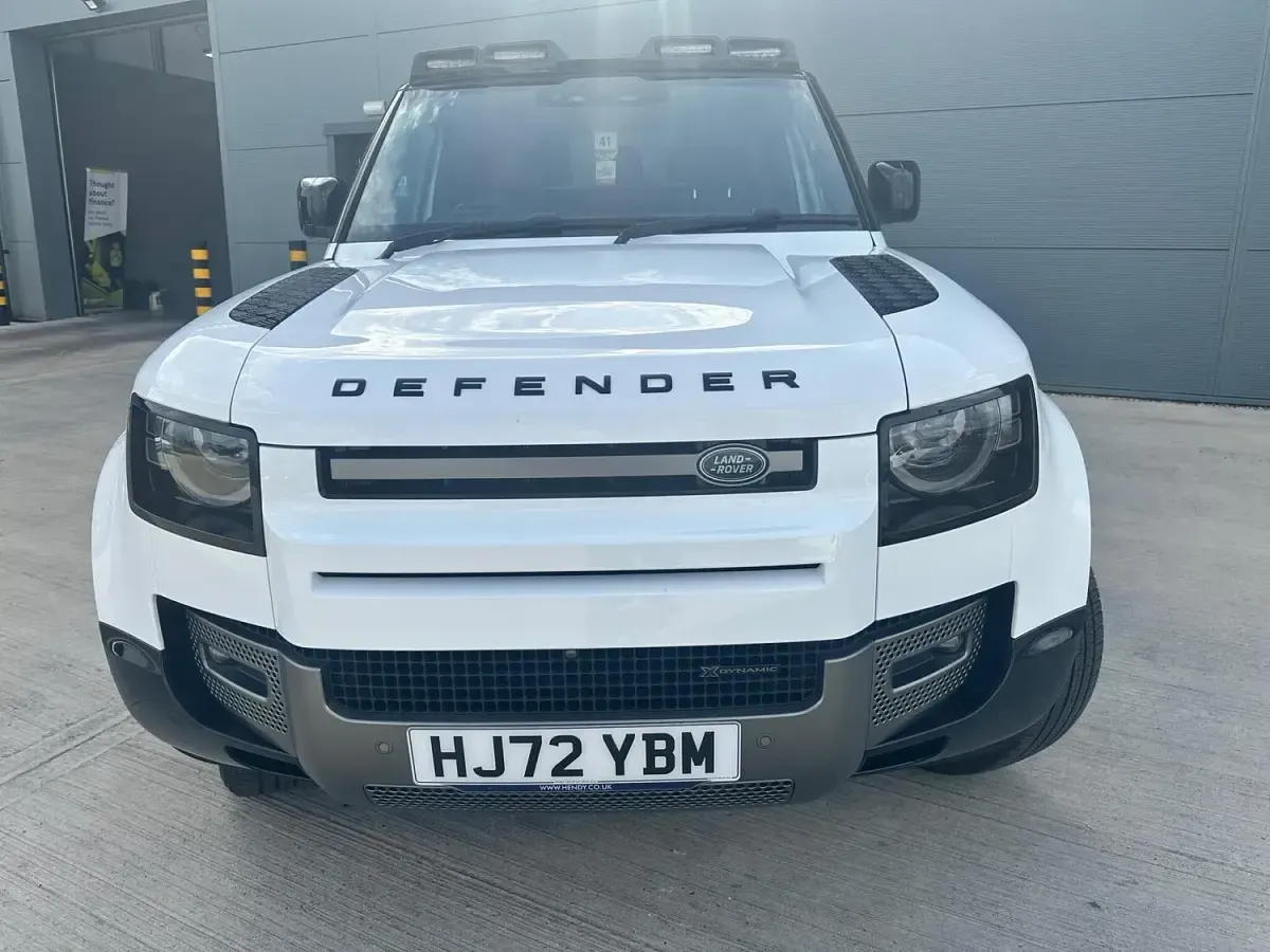 Used Land Rover Defender SE Dynamic 245 HP (180 kW) 2022 White SUV