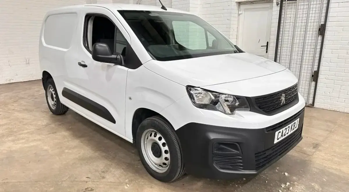 Used Peugeot Partner Premium 100 HP (73 kW) 2023 White MPV