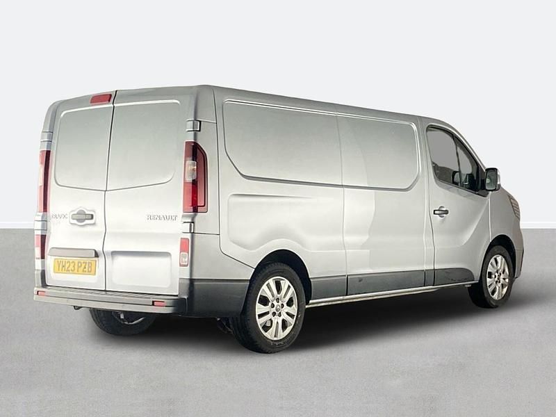 Begagnad Renault Trafic 2023 Grå Minibuss