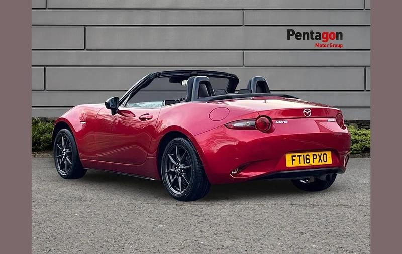 Used Mazda MX5 Inclusive 128 HP (94 kW) 2016 Red Cabriolet
