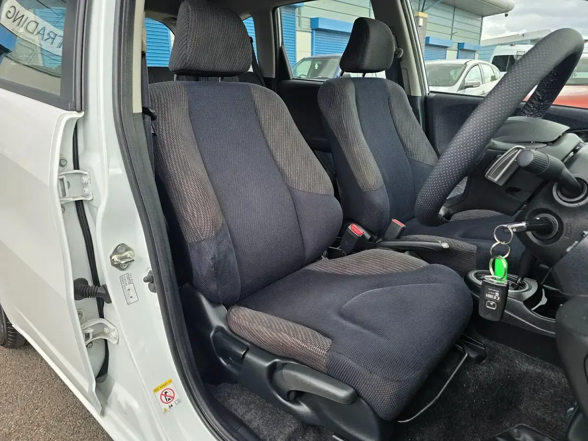 Used Honda Jazz ES 99 HP (72 kW) 2013 White Hatchback