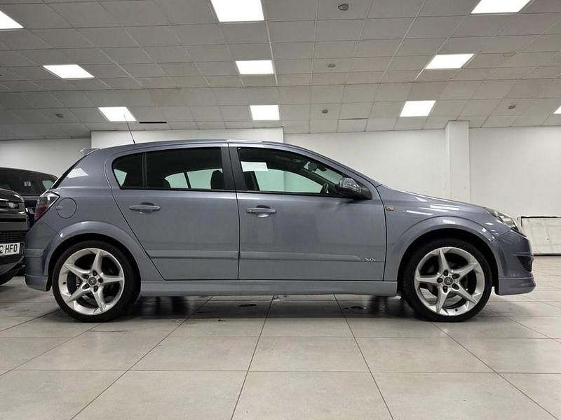 Used Vauxhall Astra SRi 138 HP (101 kW) 2008 Silver Hatchback