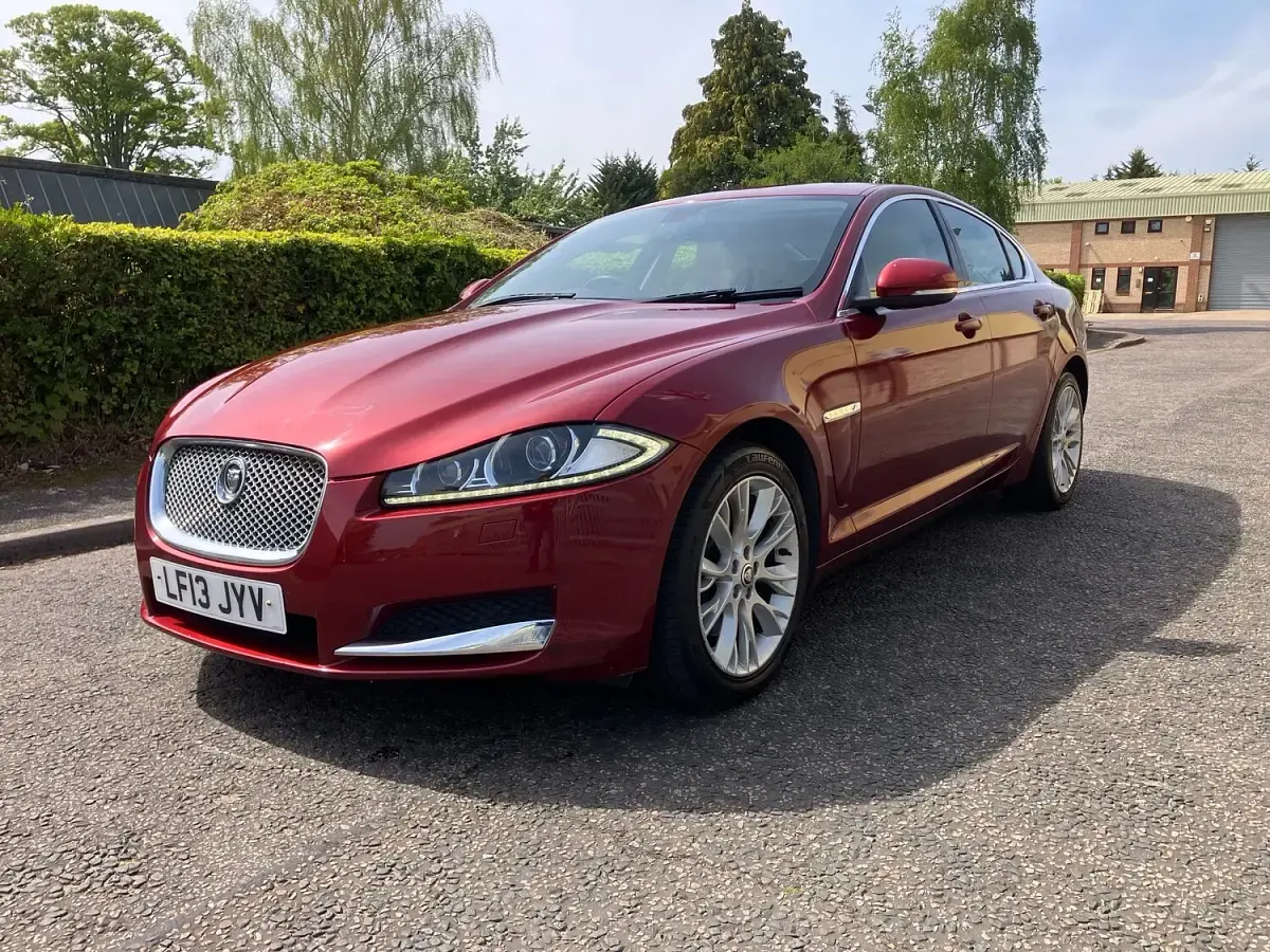 Used Jaguar XF Premium Luxury 200 HP (147 kW) 2013 Red Sedan