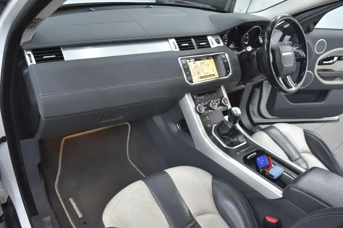Used Land Rover Range Rover evoque Dynamic 2011 White Estate