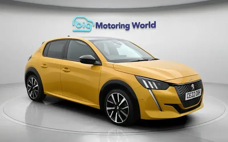 Used Peugeot 208 Premium 102 HP (75 kW) 2022 Yellow Hatchback